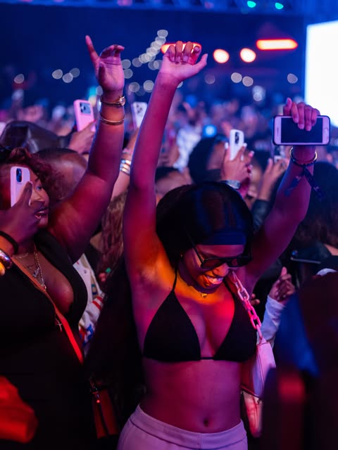 Asili crowd celebration