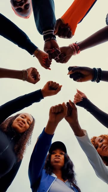 Naya Movement group hands